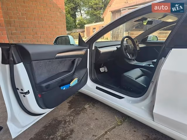 Tesla Model 3 - зображення 3