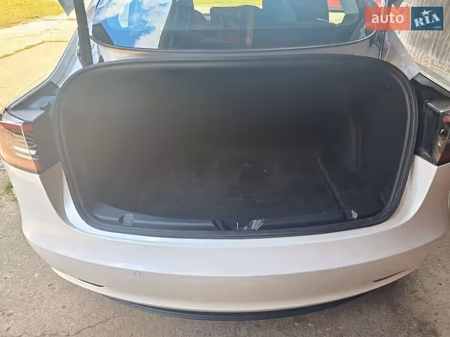 Tesla Model 3 - зображення 5
