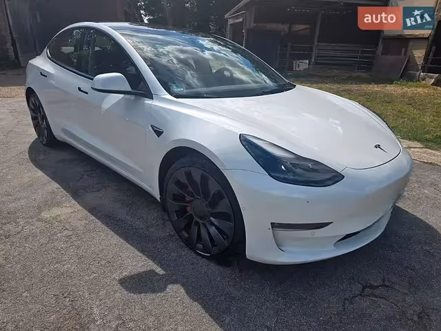 Tesla Model 3 - зображення 1