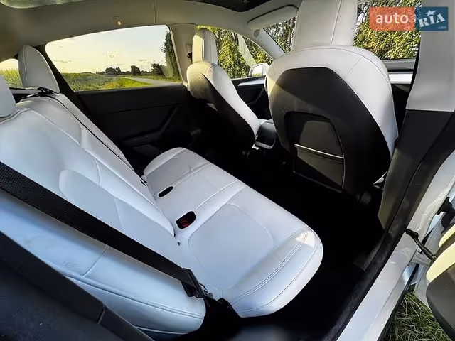 Tesla Model 3 - зображення 4