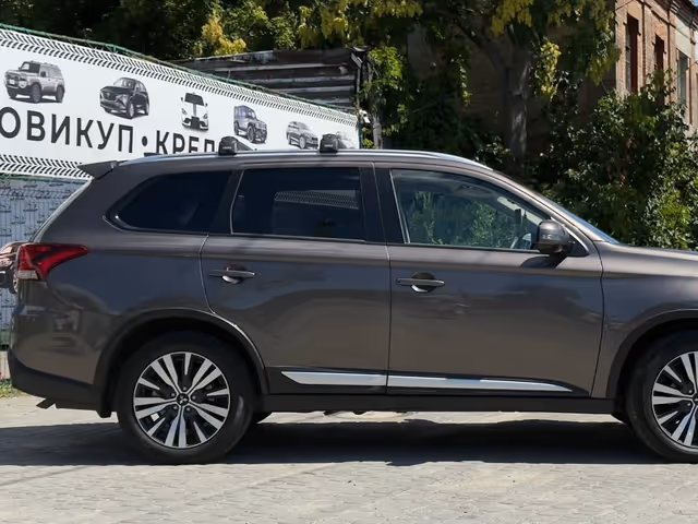 Mitsubishi Outlander - зображення 5