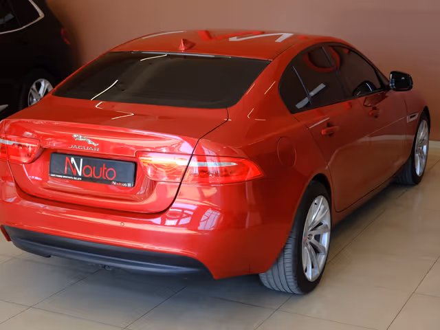 Jaguar XE - зображення 5