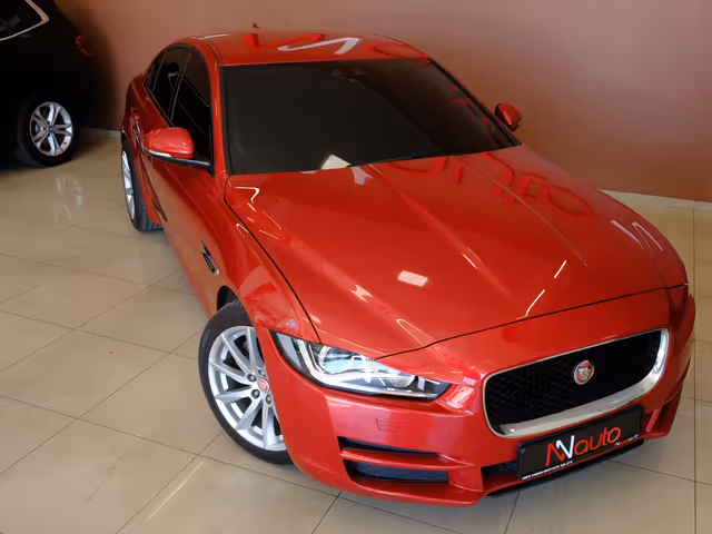 Jaguar XE - зображення 4