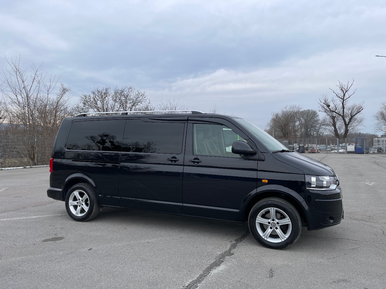 Volkswagen Caravelle - фото 9