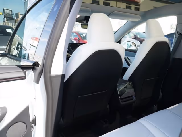 Tesla Model Y - зображення 5
