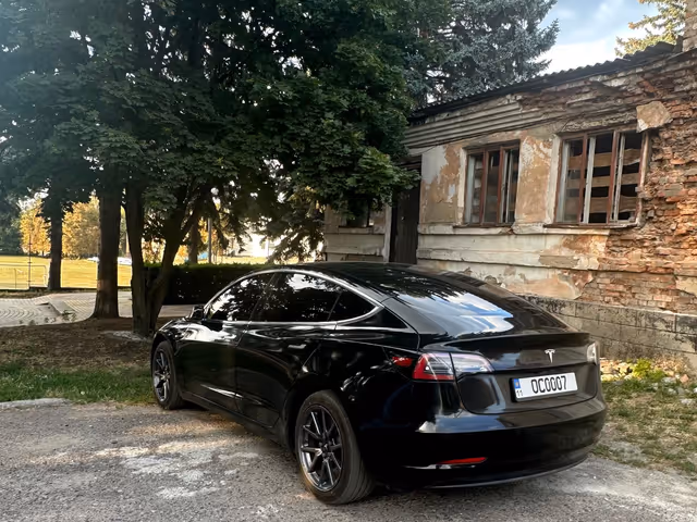 Tesla Model 3 - зображення 3