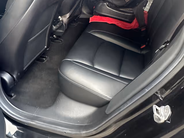 Tesla Model 3 - зображення 5