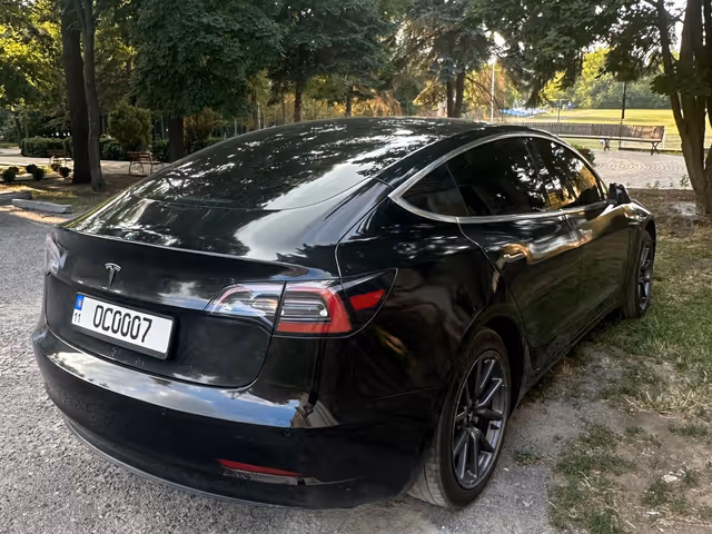Tesla Model 3 - зображення 4