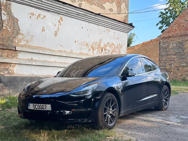 Tesla Model 3 - зображення 1