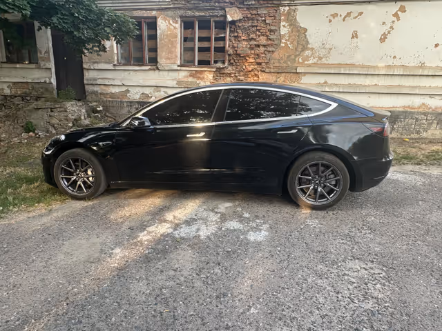 Tesla Model 3 - зображення 2