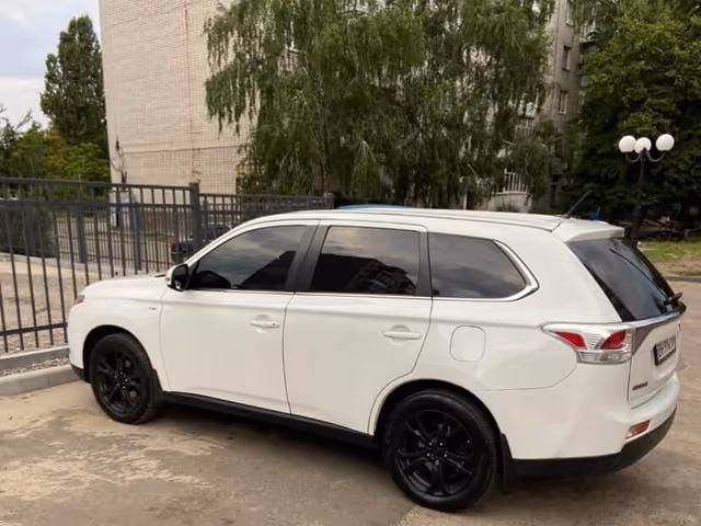Mitsubishi Outlander - зображення 1
