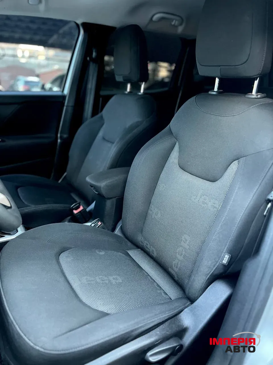 Jeep Renegade - фото 10