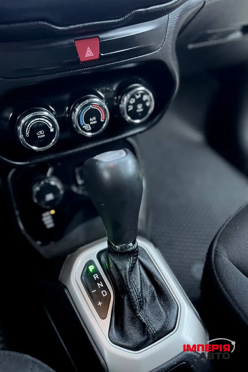 Jeep Renegade - фото 12