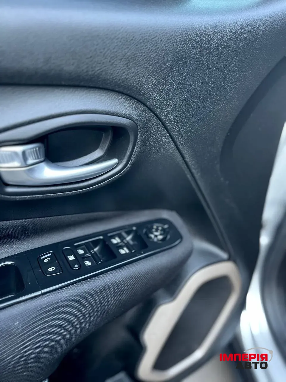 Jeep Renegade - фото 17