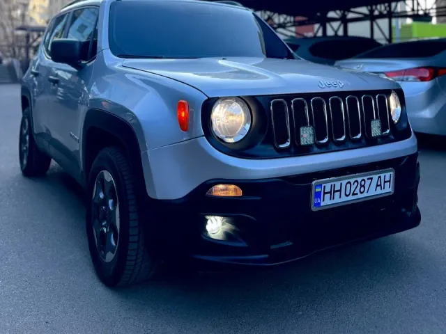 Jeep Renegade - фото 1