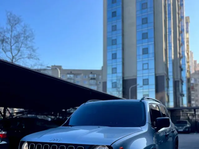 Jeep Renegade - фото 4