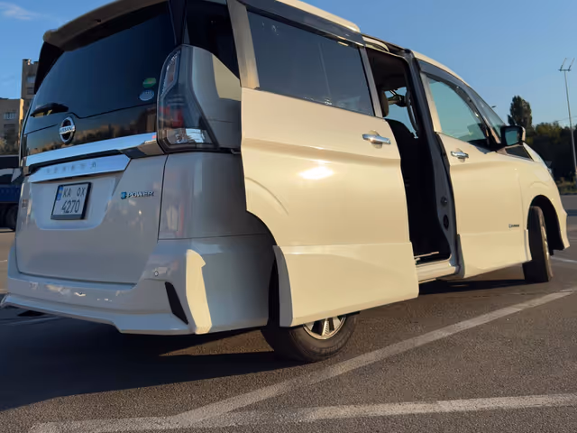 Nissan Serena - зображення 2