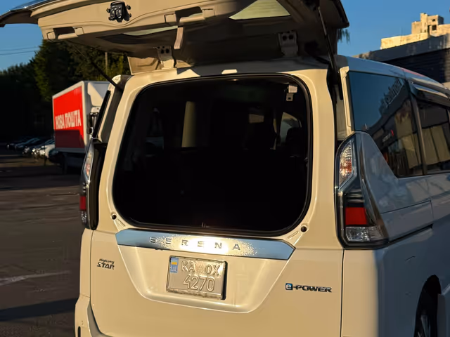 Nissan Serena - зображення 4