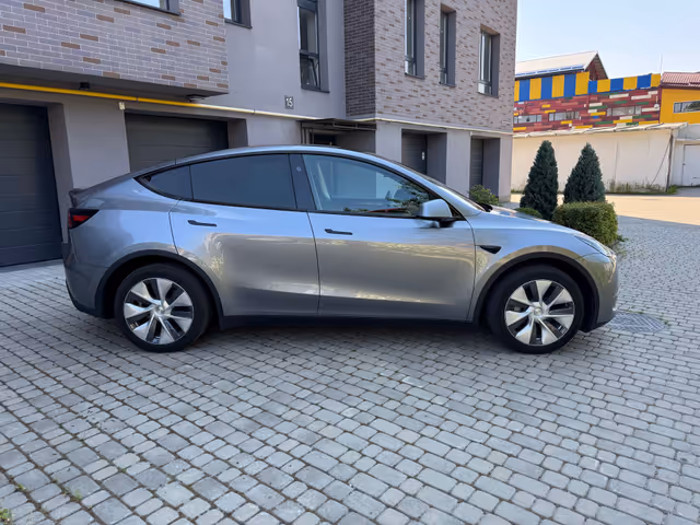 Tesla Model Y - зображення 4