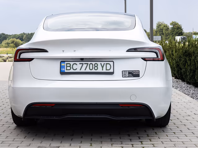 Tesla Model 3 - зображення 5