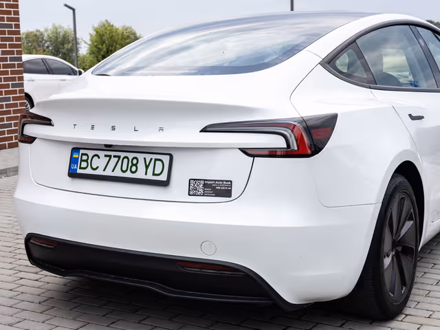 Tesla Model 3 - зображення 4