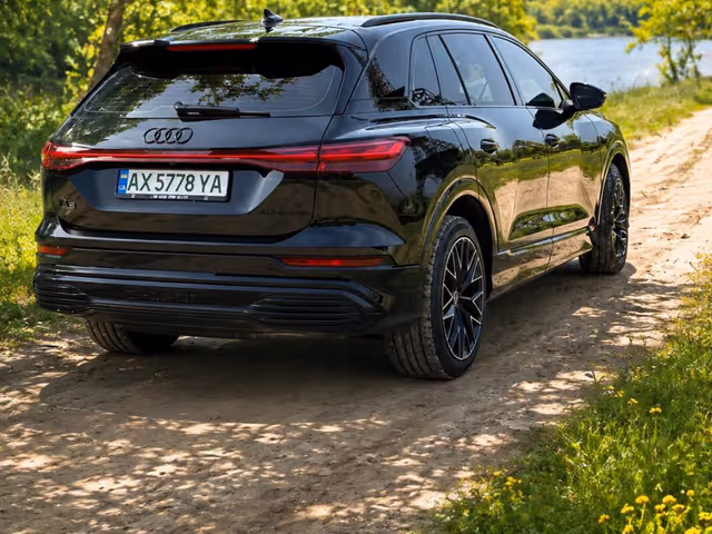 Audi Q5 e-tron - зображення 4