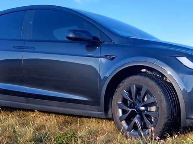 Tesla Model X - зображення 4