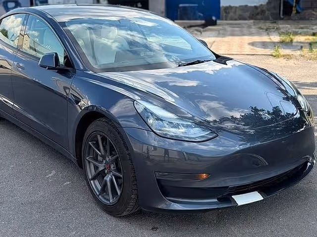 Tesla Model 3 - зображення 1