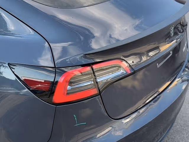 Tesla Model 3 - зображення 3
