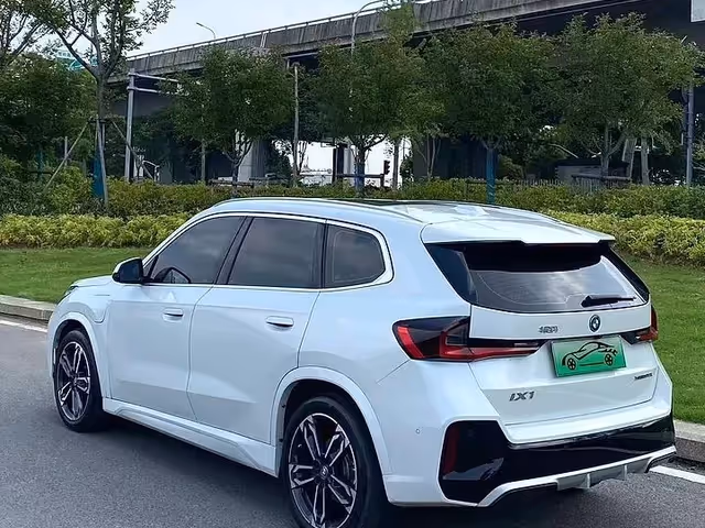 BMW iX1 - зображення 5