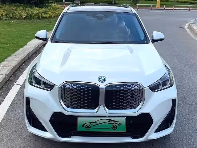 BMW iX1 - зображення 1