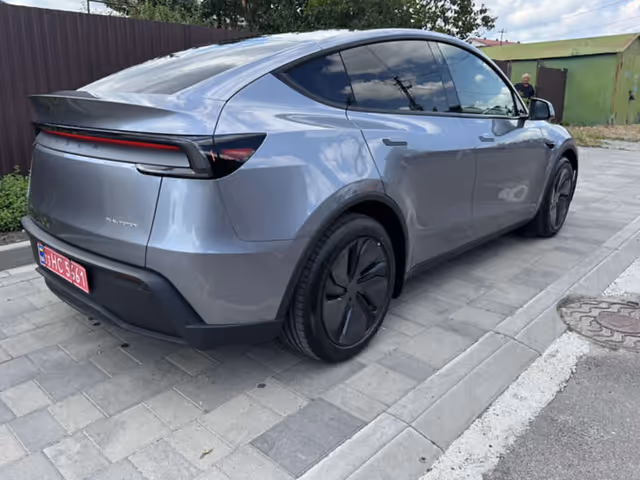 Tesla Model Y - зображення 5