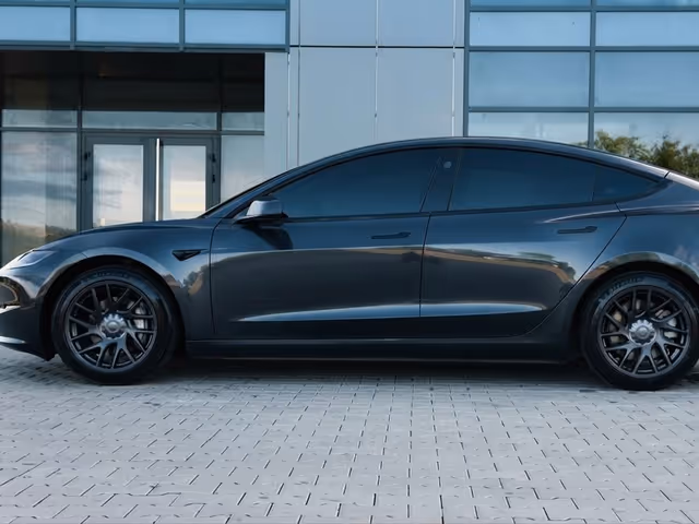 Tesla Model 3 - зображення 3