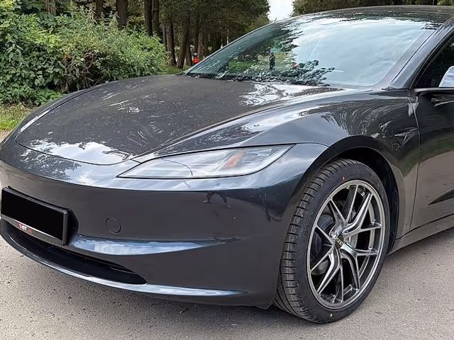 Tesla Model 3 - зображення 1