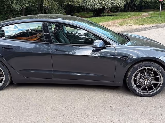 Tesla Model 3 - зображення 3