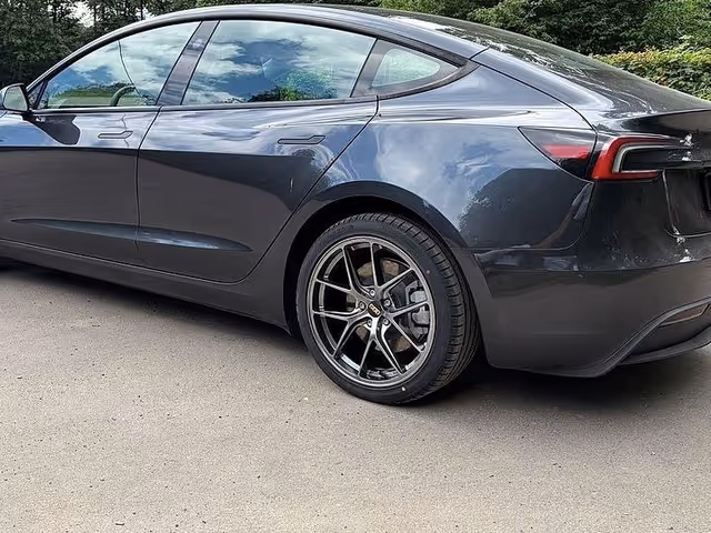 Tesla Model 3 - зображення 5