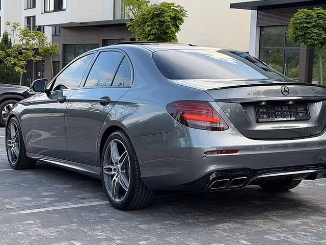 Mercedes-Benz E-Класс - зображення 2