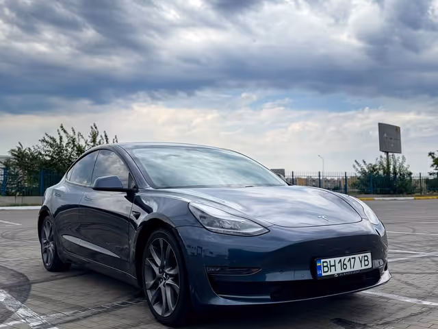 Tesla Model 3 - зображення 4