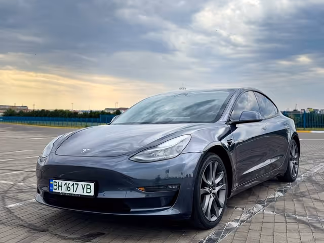 Tesla Model 3 - зображення 1