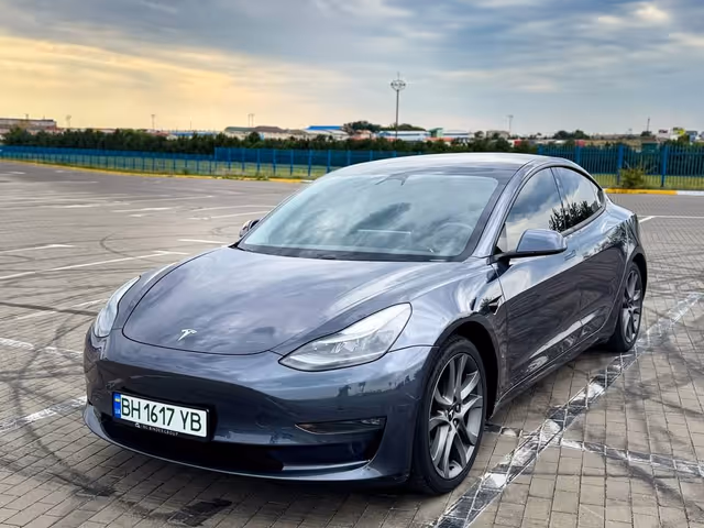 Tesla Model 3 - зображення 5