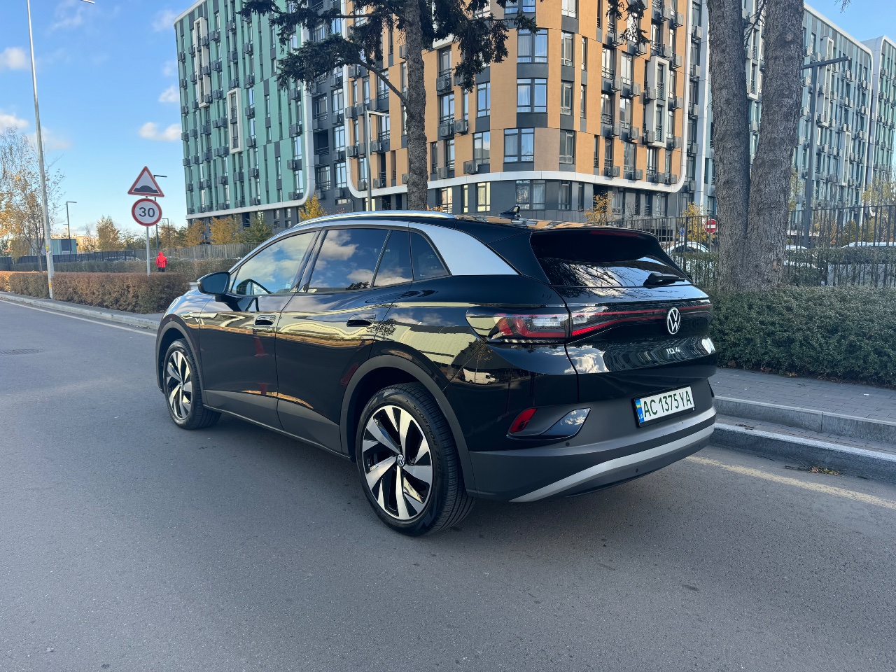 Volkswagen ID.4 - фото 1