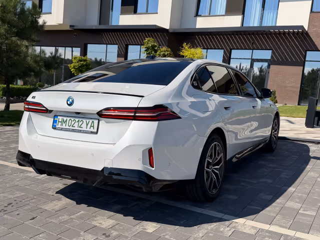 BMW i5 - зображення 2