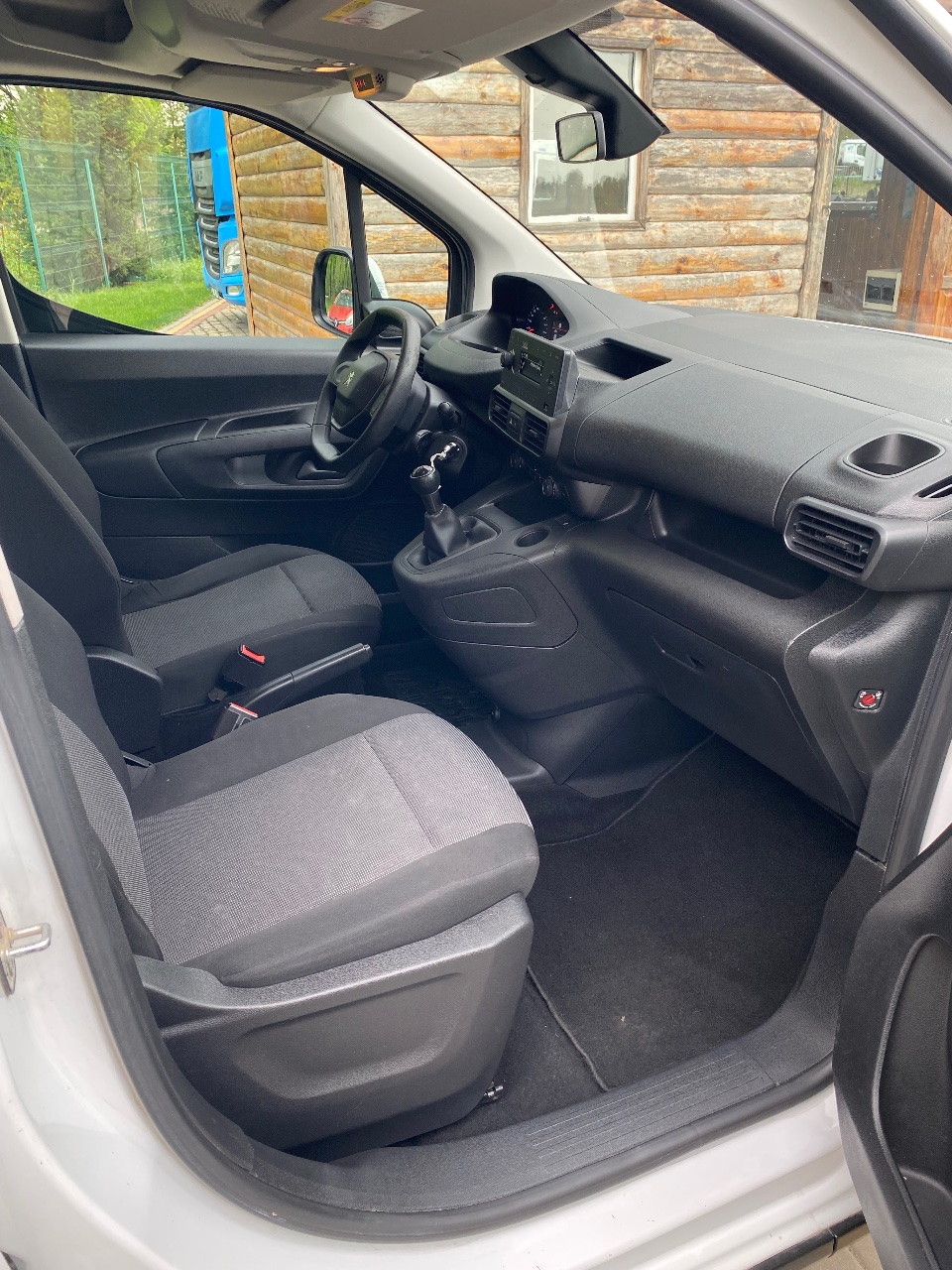 Peugeot Rifter - фото 12