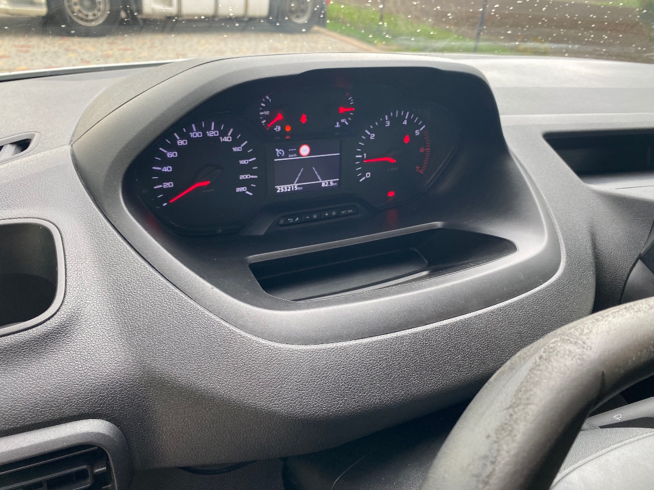 Peugeot Rifter - фото 10