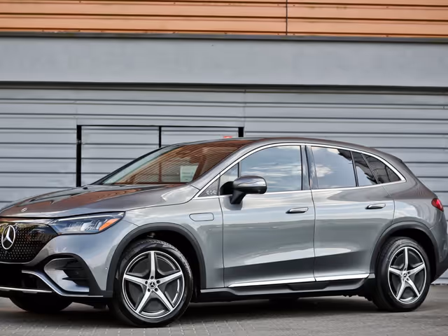 Mercedes-Benz EQE SUV AMG - зображення 3