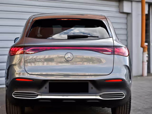 Mercedes-Benz EQE SUV AMG - зображення 5