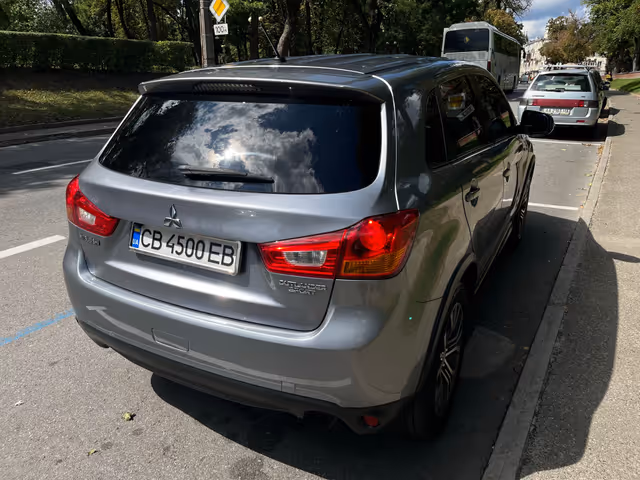 Mitsubishi Outlander - зображення 3
