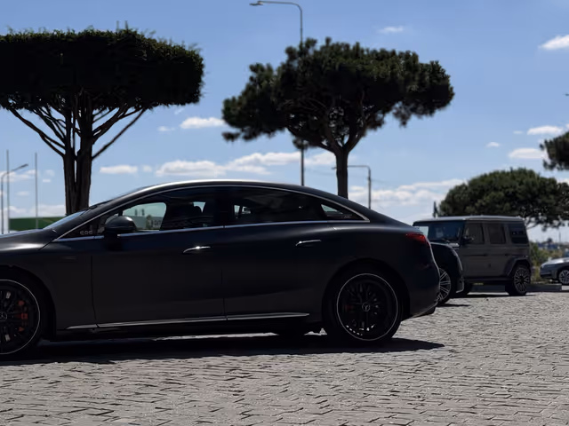 Mercedes-Benz EQE AMG - зображення 2