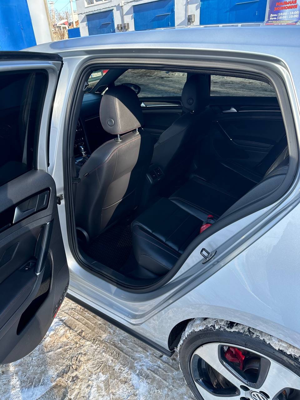 Volkswagen Golf GTI - фото 8