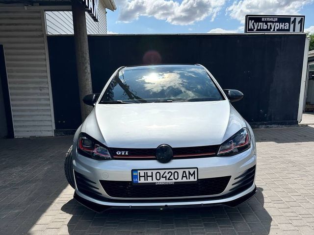 Volkswagen Golf GTI - зображення 2